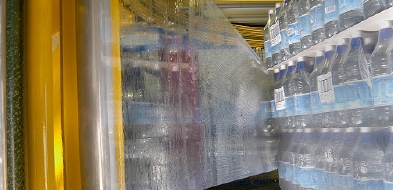 Es la mejor combinación para la industria en México, la película más fuerte del mercado aplicada con máquinas de freno mecánico resuelve tu necesidad de contener tus pallets al precio más bajo. Disponible en rollos de 17″ de ancho con 5,000 pies de largo.