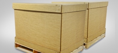40 x 48″ en 4 corrugados con tarima madera integrada y 4 esquineros de cartón. Lista para usarse. Pregunte por medidas adicionales.